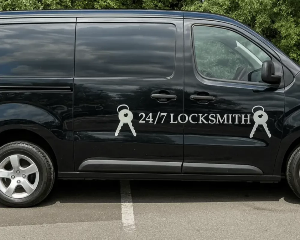 lockout-locksmiths-car-scaled